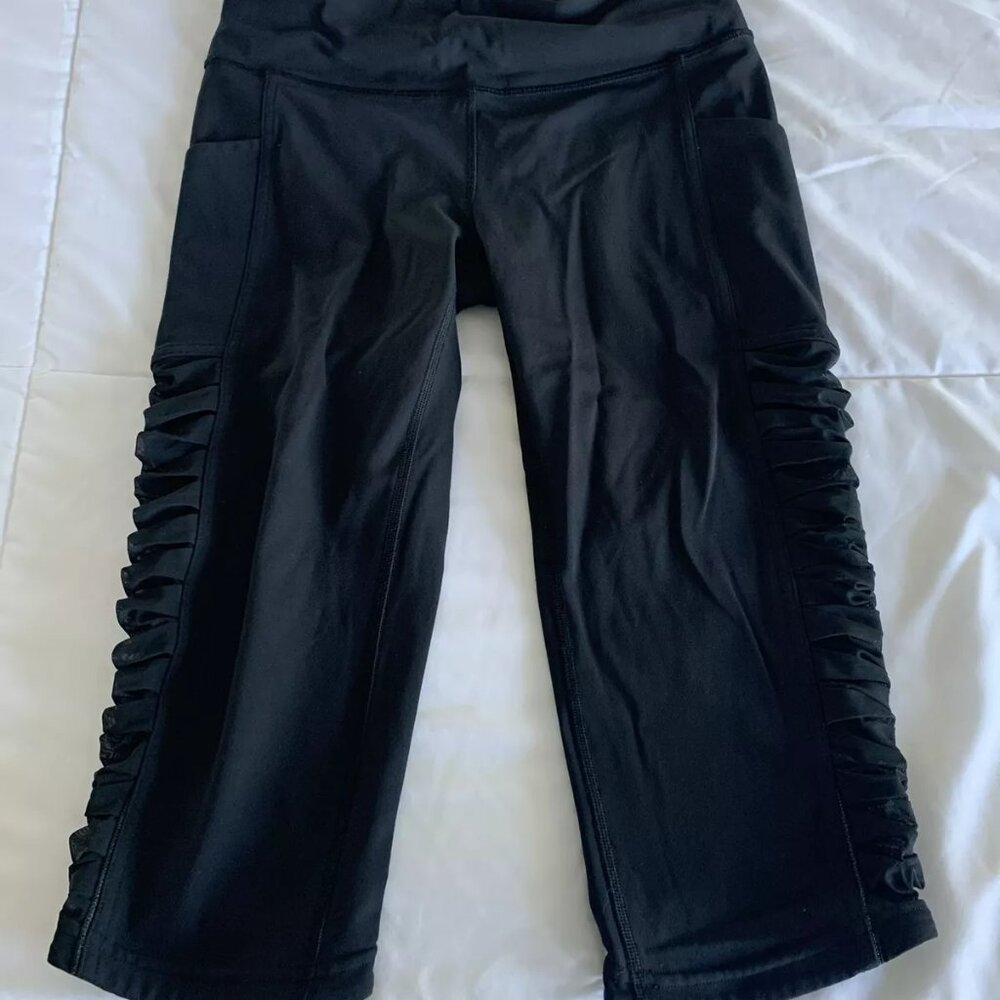 Lululemon Leggings Size 6 With Side Pockets And Ruffled Mesh On Sides Of Legs